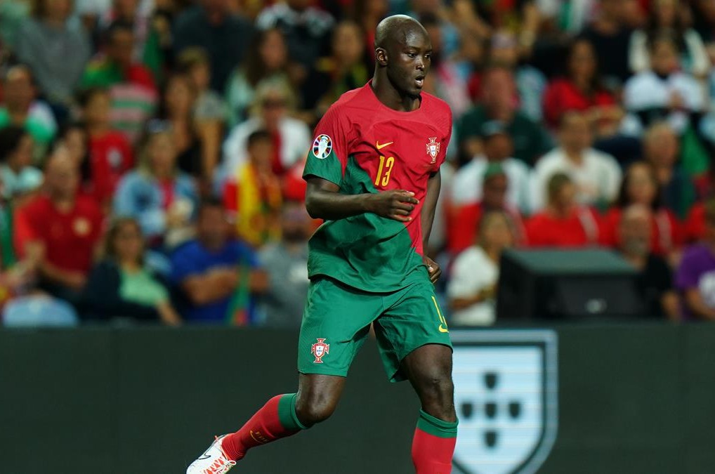 Euro2024: Danilo falha últimos dois jogos de Portugal na fase de apuramento  - Seleção Nacional - SAPO Desporto