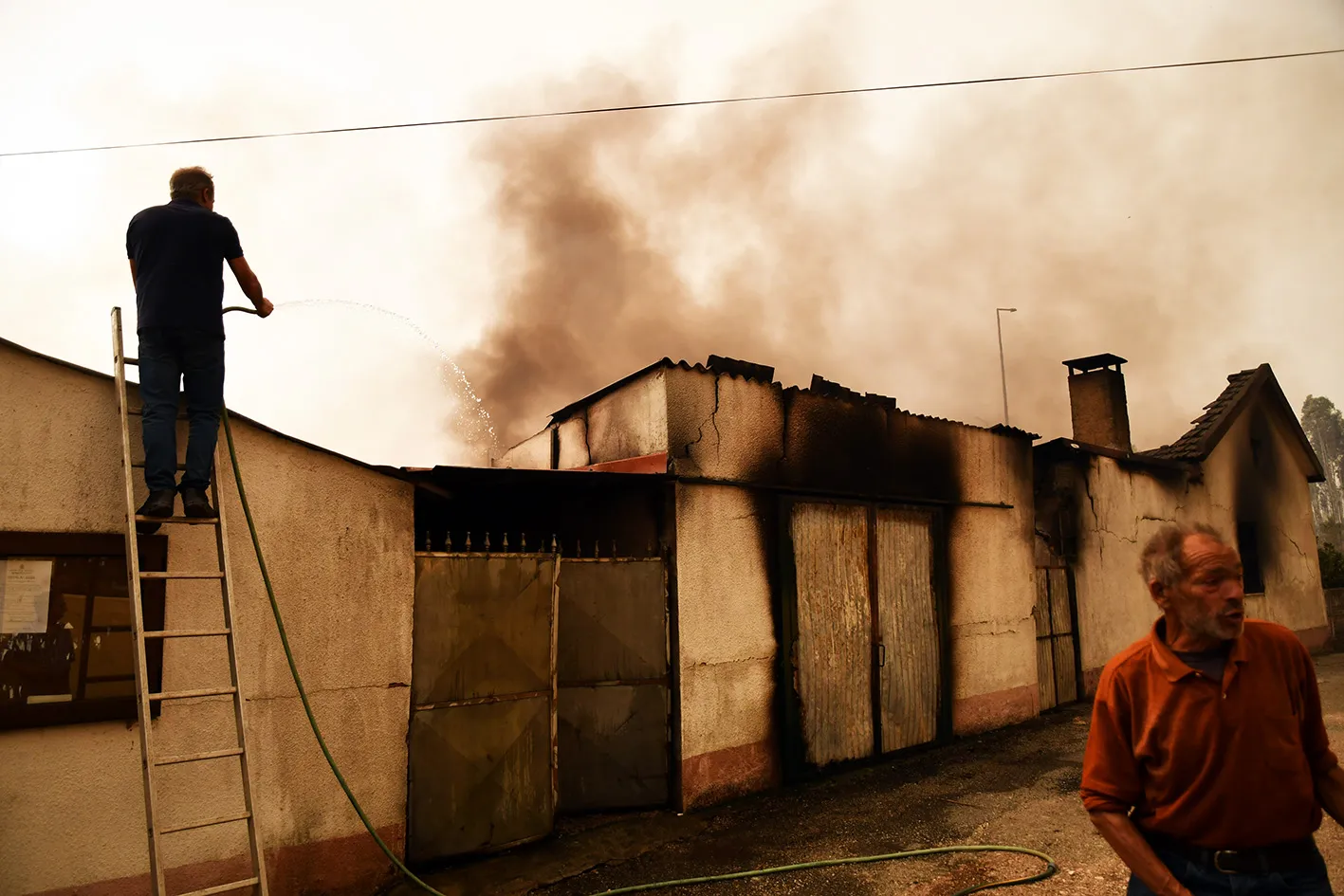 Incendio albergaria casa ardida