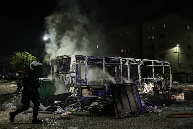 Autocarro Incendiado Lusa