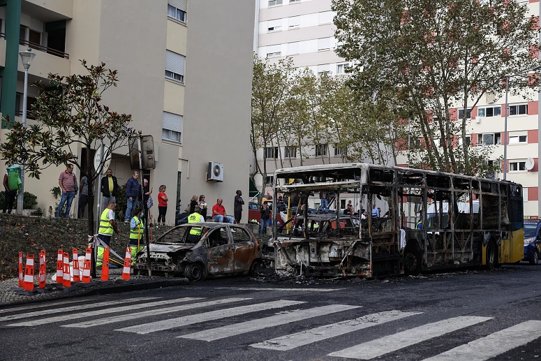 Incendio Autocarro Lusa