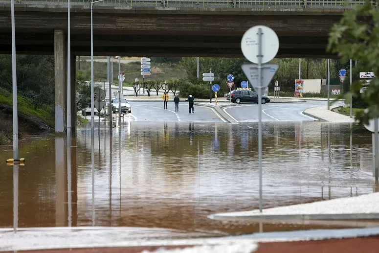 Chuva Albufeira E Olhão Lusa