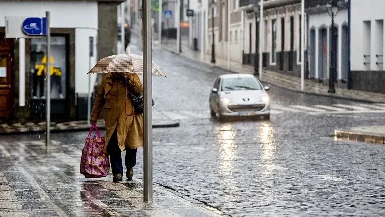 Chuva Chapéu Lusa