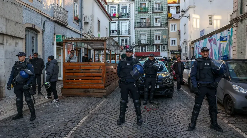 Polícia No Bairro Lusa